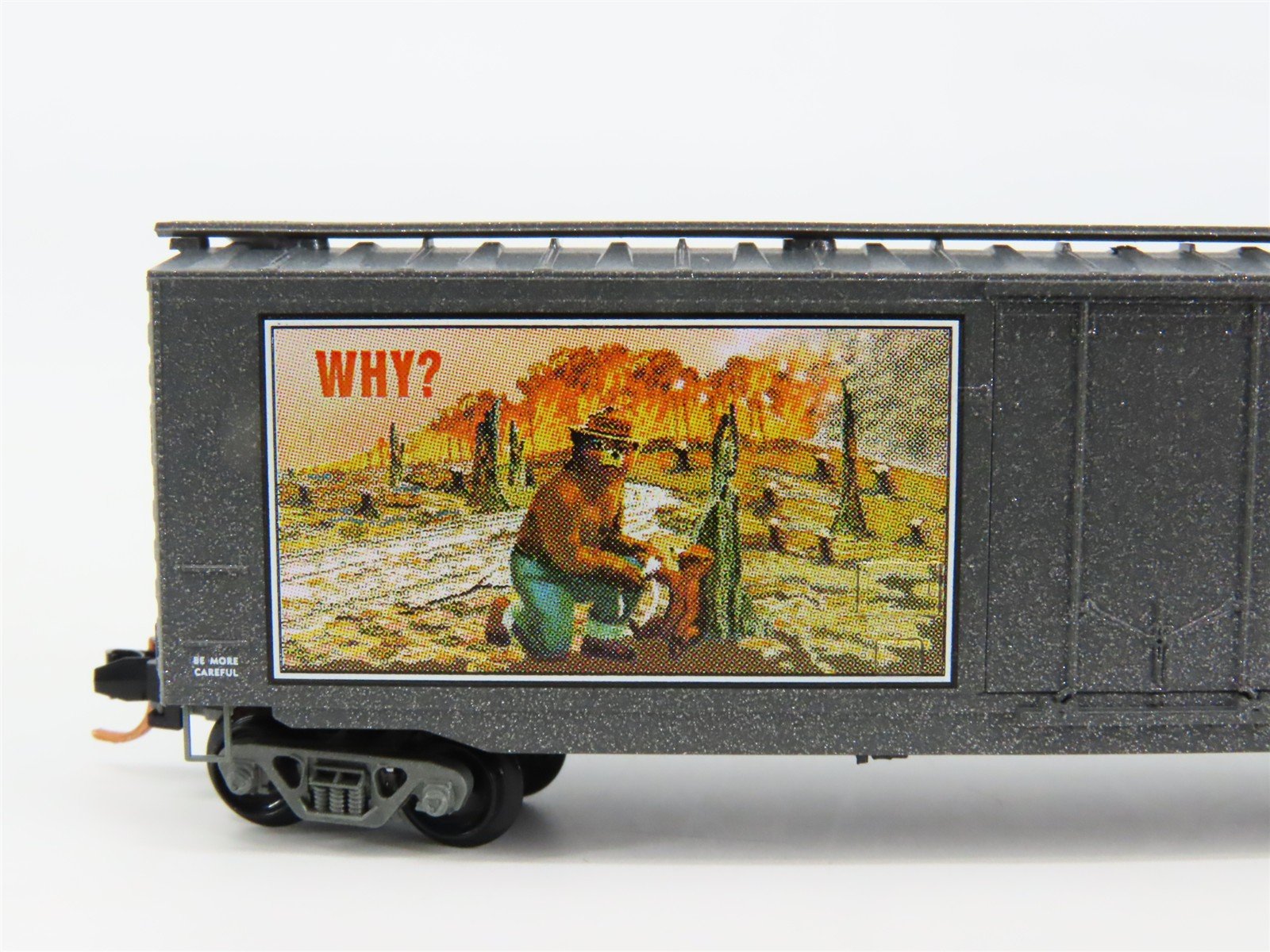 N Scale Micro-Trains 03200402 SBX Smokey Bear 50' Plug Door Box Car 1959 A RTR