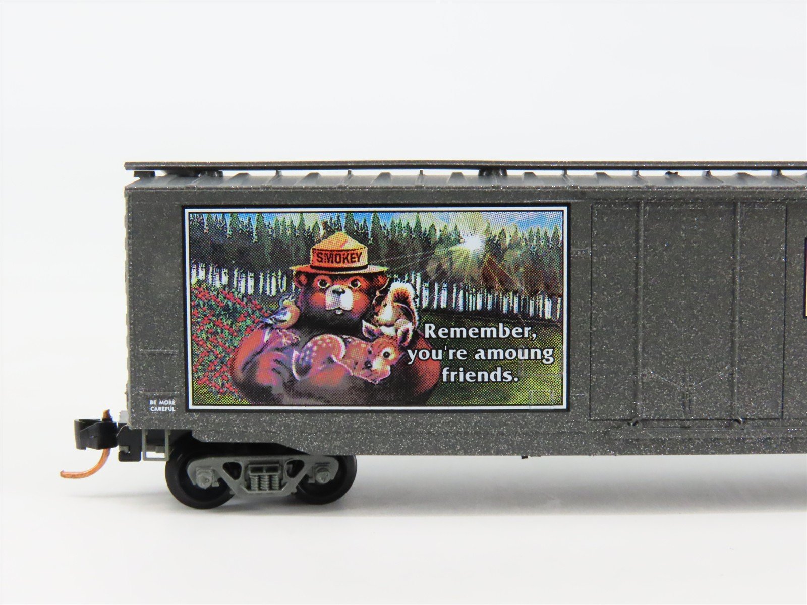 N Scale Micro-Trains 03200404 SBX Smokey Bear 50' Plug Door Box Car 1980 A RTR