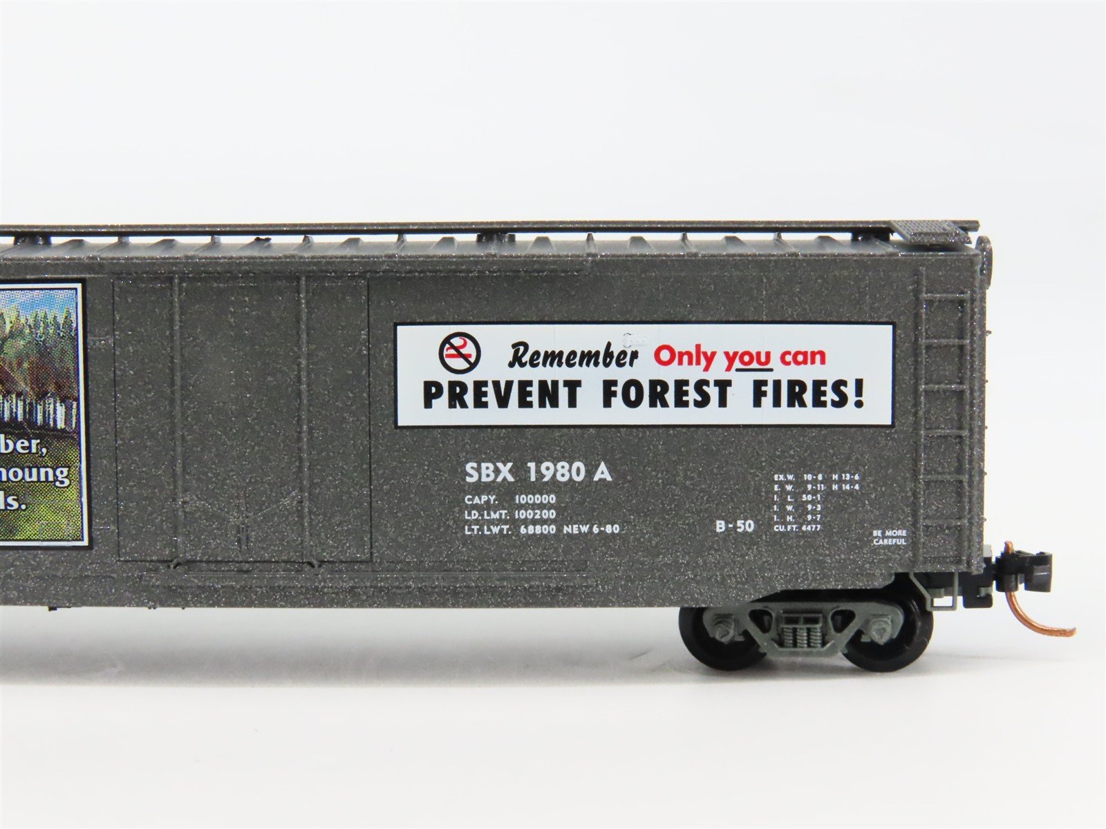 N Scale Micro-Trains 03200404 SBX Smokey Bear 50' Plug Door Box Car 1980 A RTR