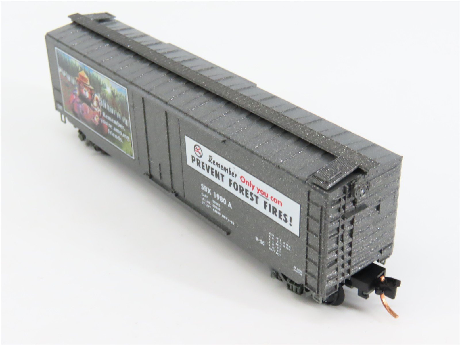 N Scale Micro-Trains 03200404 SBX Smokey Bear 50' Plug Door Box Car 1980 A RTR