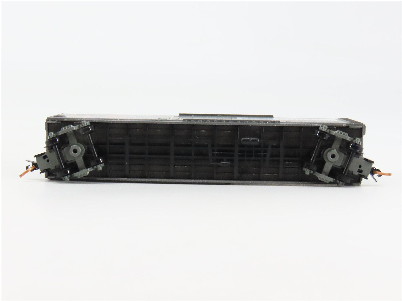 N Scale Micro-Trains 03200404 SBX Smokey Bear 50' Plug Door Box Car 1980 A RTR