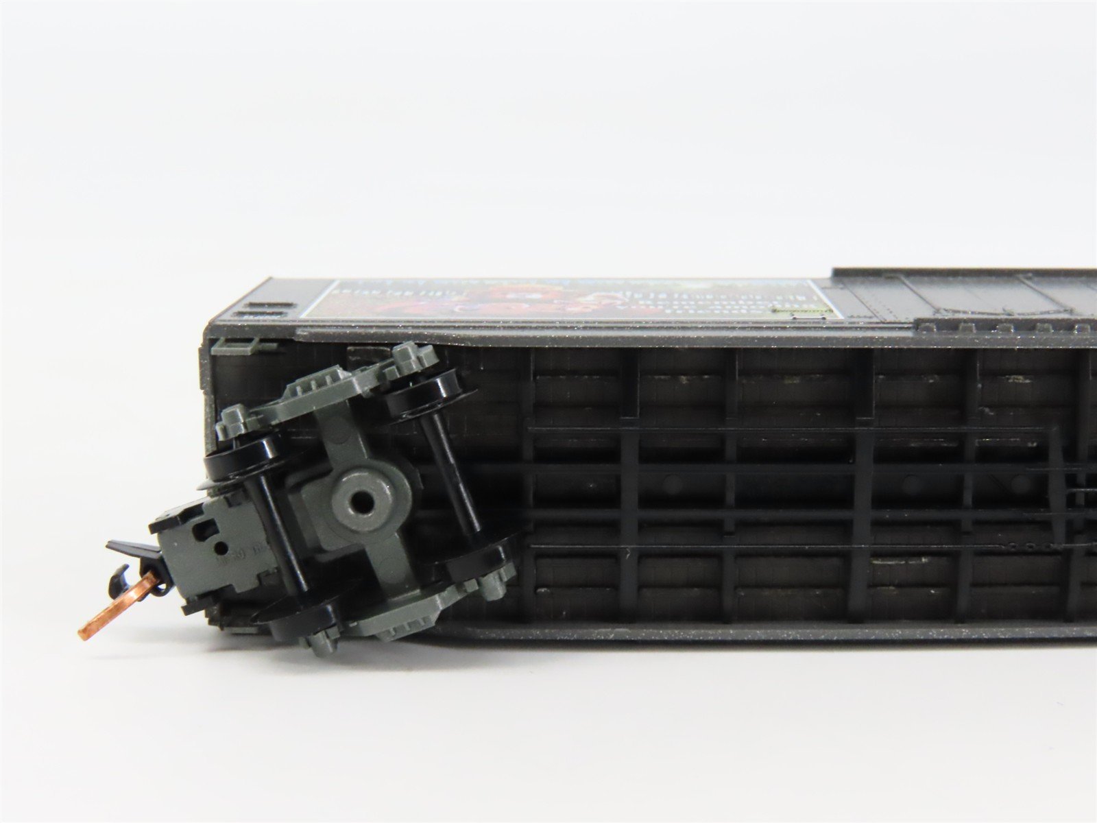 N Scale Micro-Trains 03200404 SBX Smokey Bear 50' Plug Door Box Car 1980 A RTR