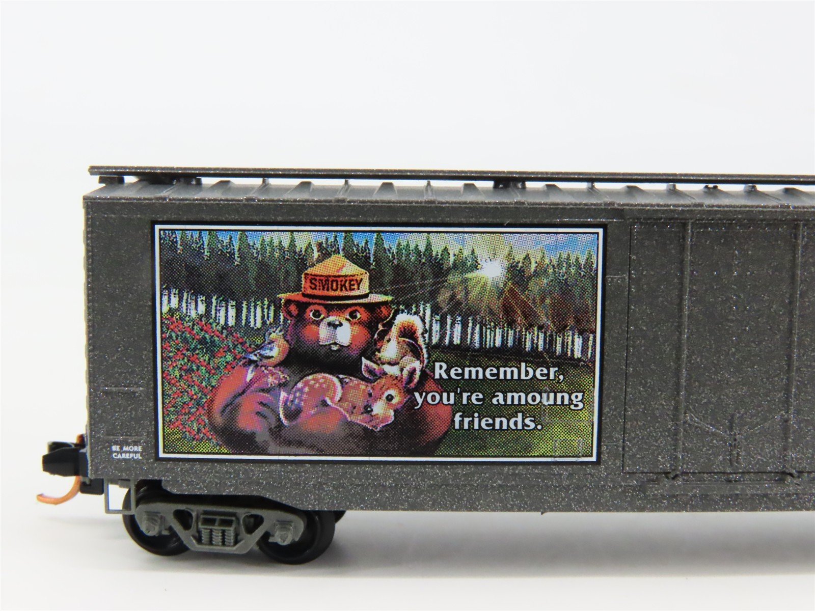 N Scale Micro-Trains 03200404 SBX Smokey Bear 50' Plug Door Box Car 1980 A RTR