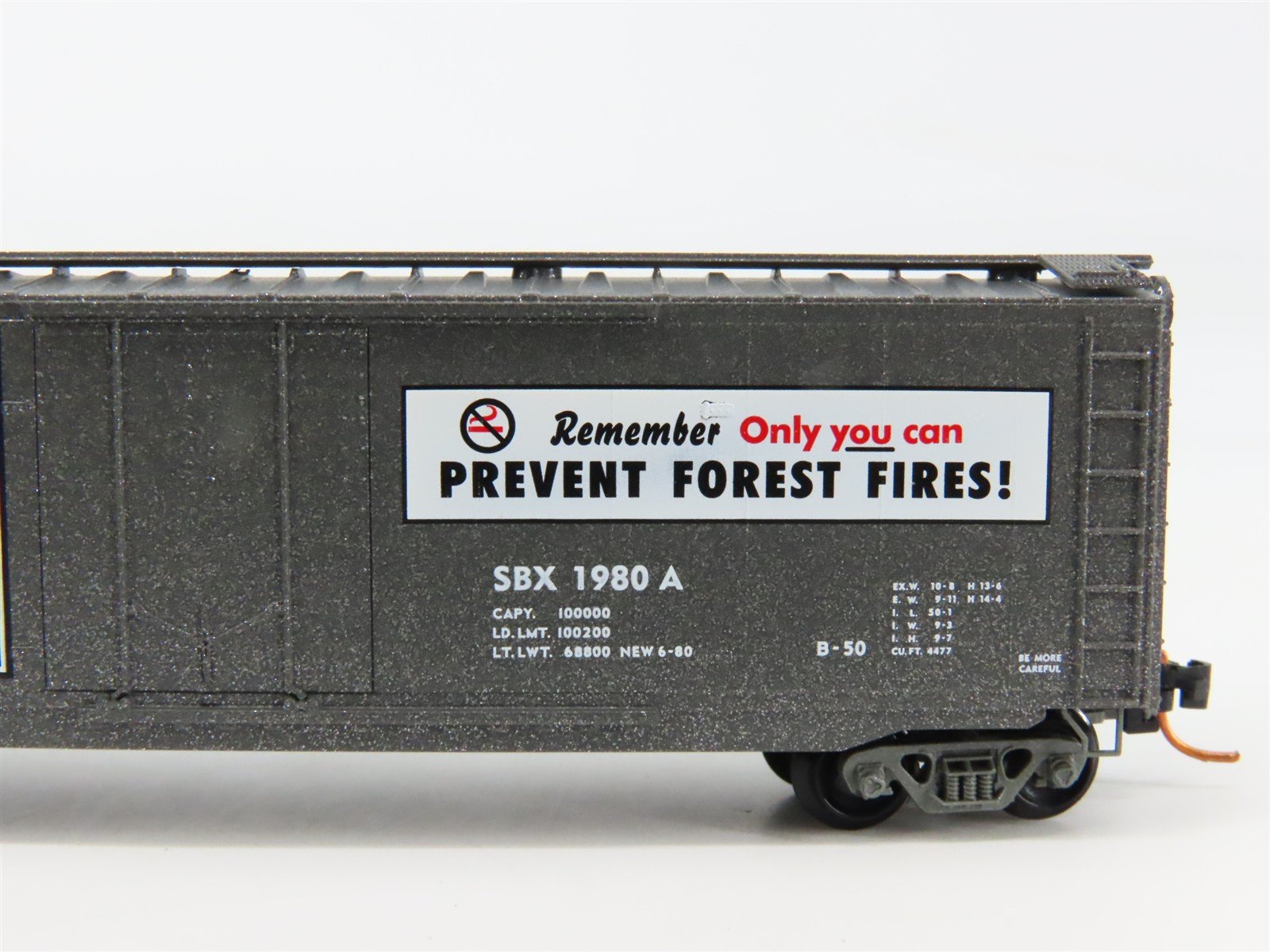 N Scale Micro-Trains 03200404 SBX Smokey Bear 50' Plug Door Box Car 1980 A RTR