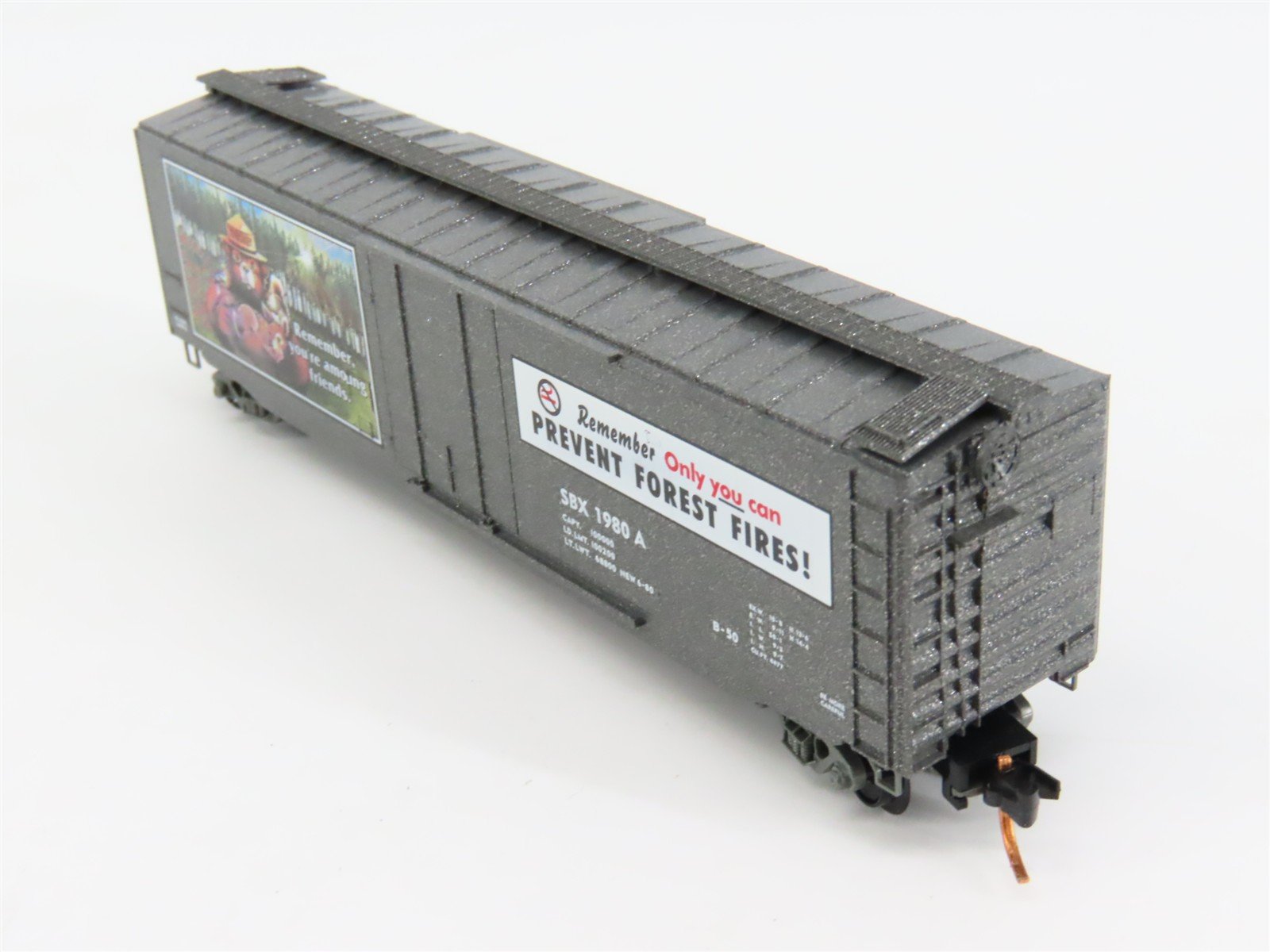 N Scale Micro-Trains 03200404 SBX Smokey Bear 50' Plug Door Box Car 1980 A RTR