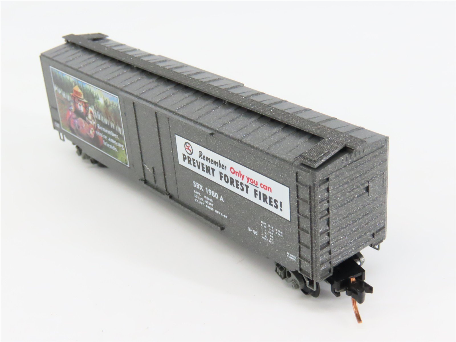 N Scale Micro-Trains 03200404 SBX Smokey Bear 50' Plug Door Box Car 1980 A RTR
