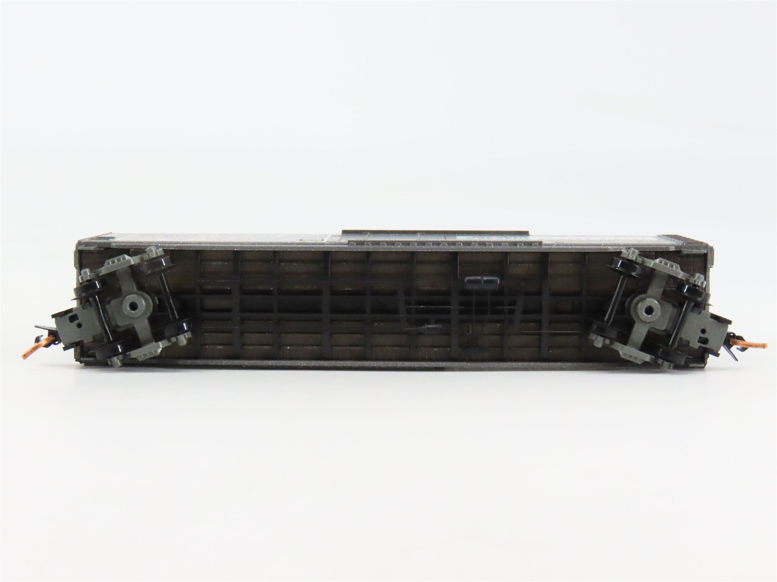 N Scale Micro-Trains 03200404 SBX Smokey Bear 50' Plug Door Box Car 1980 A RTR
