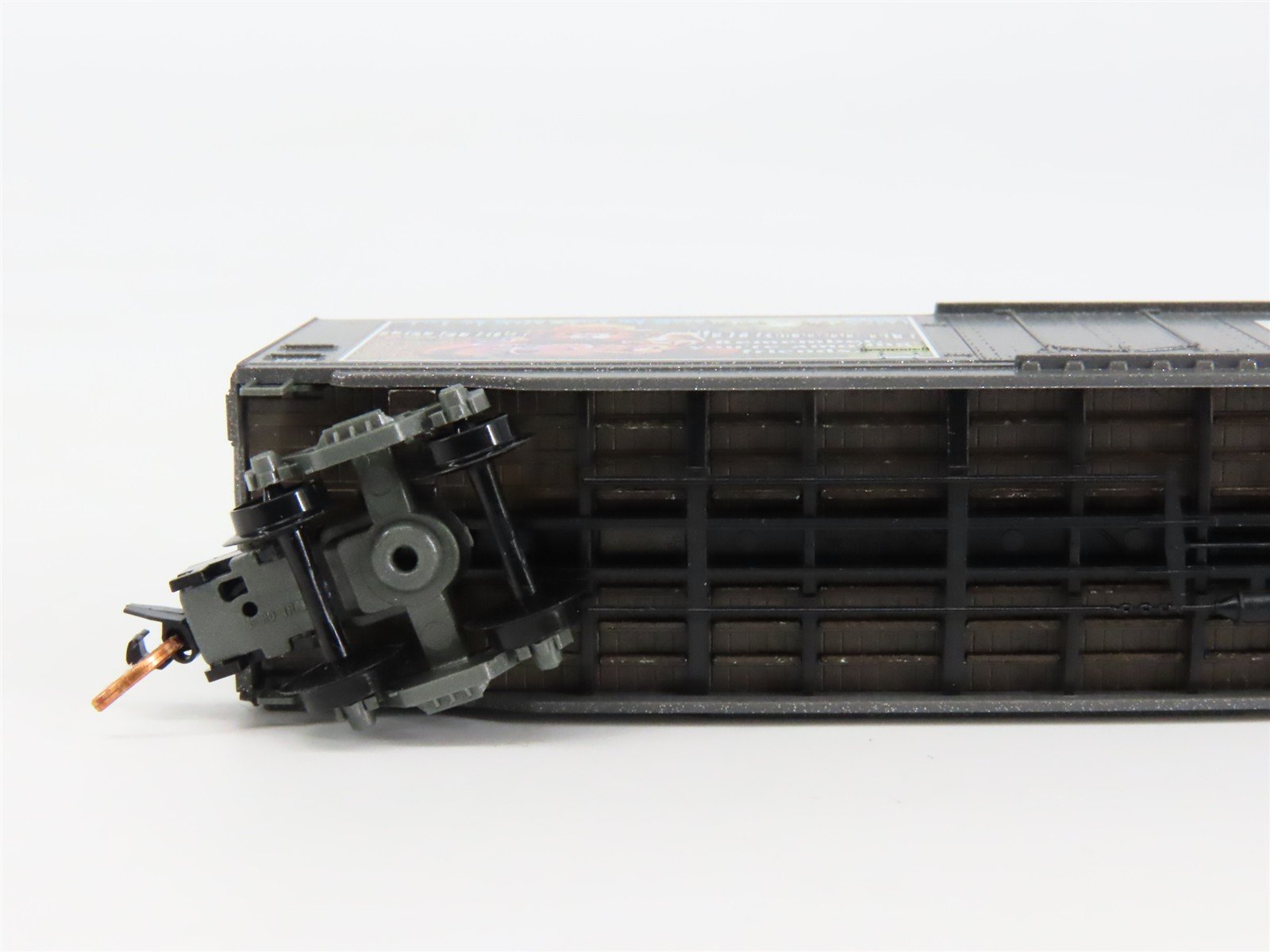 N Scale Micro-Trains 03200404 SBX Smokey Bear 50' Plug Door Box Car 1980 A RTR