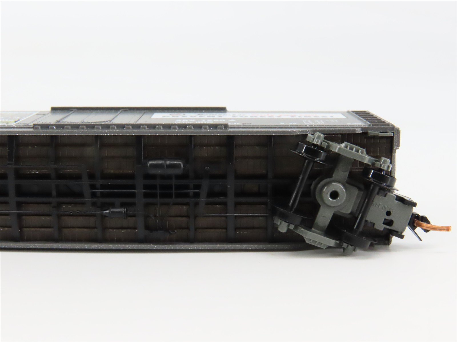 N Scale Micro-Trains 03200404 SBX Smokey Bear 50' Plug Door Box Car 1980 A RTR
