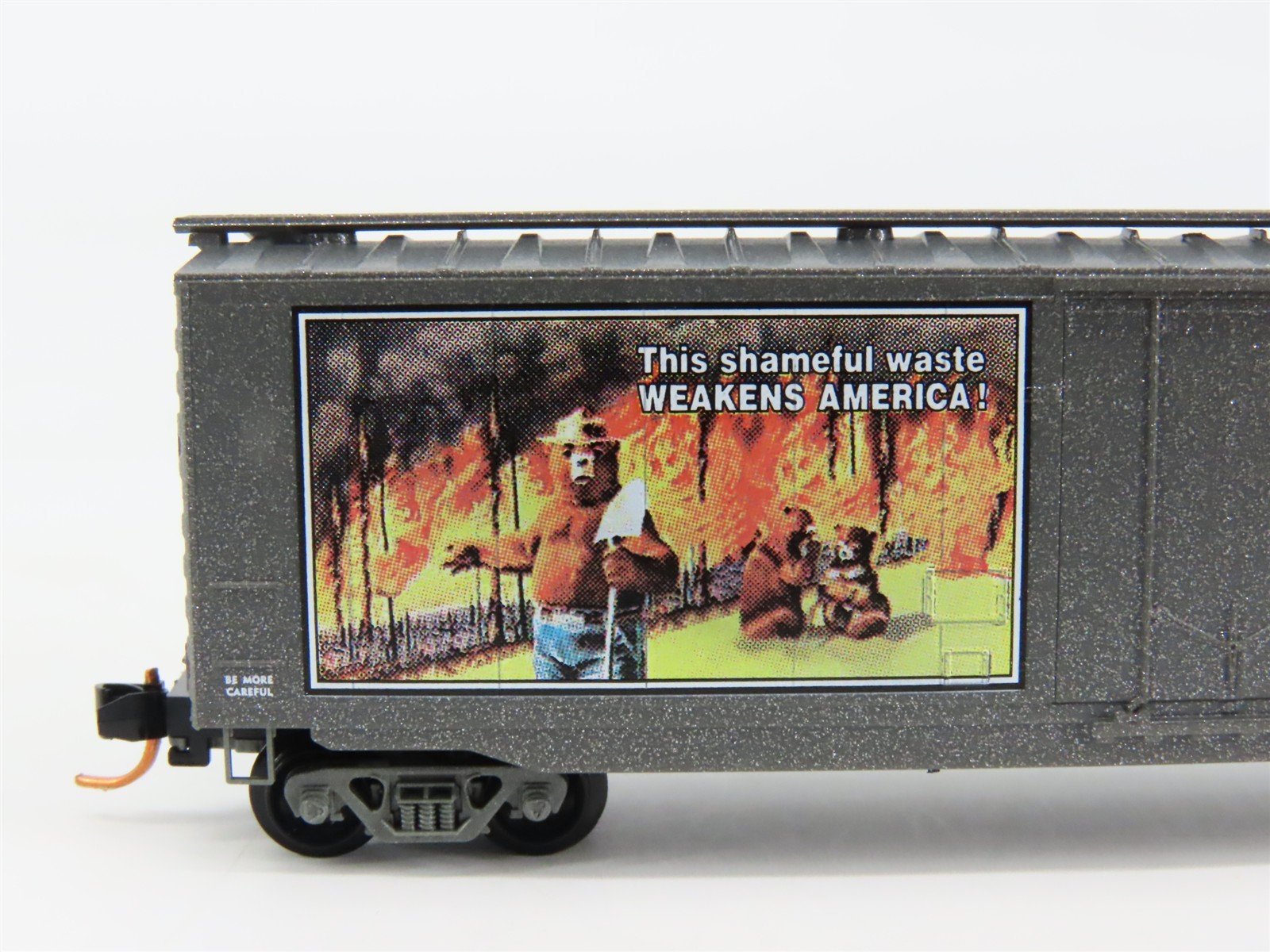 N Scale Micro-Trains 03200403 SBX Smokey Bear 50' Box Car 1953 B RTR