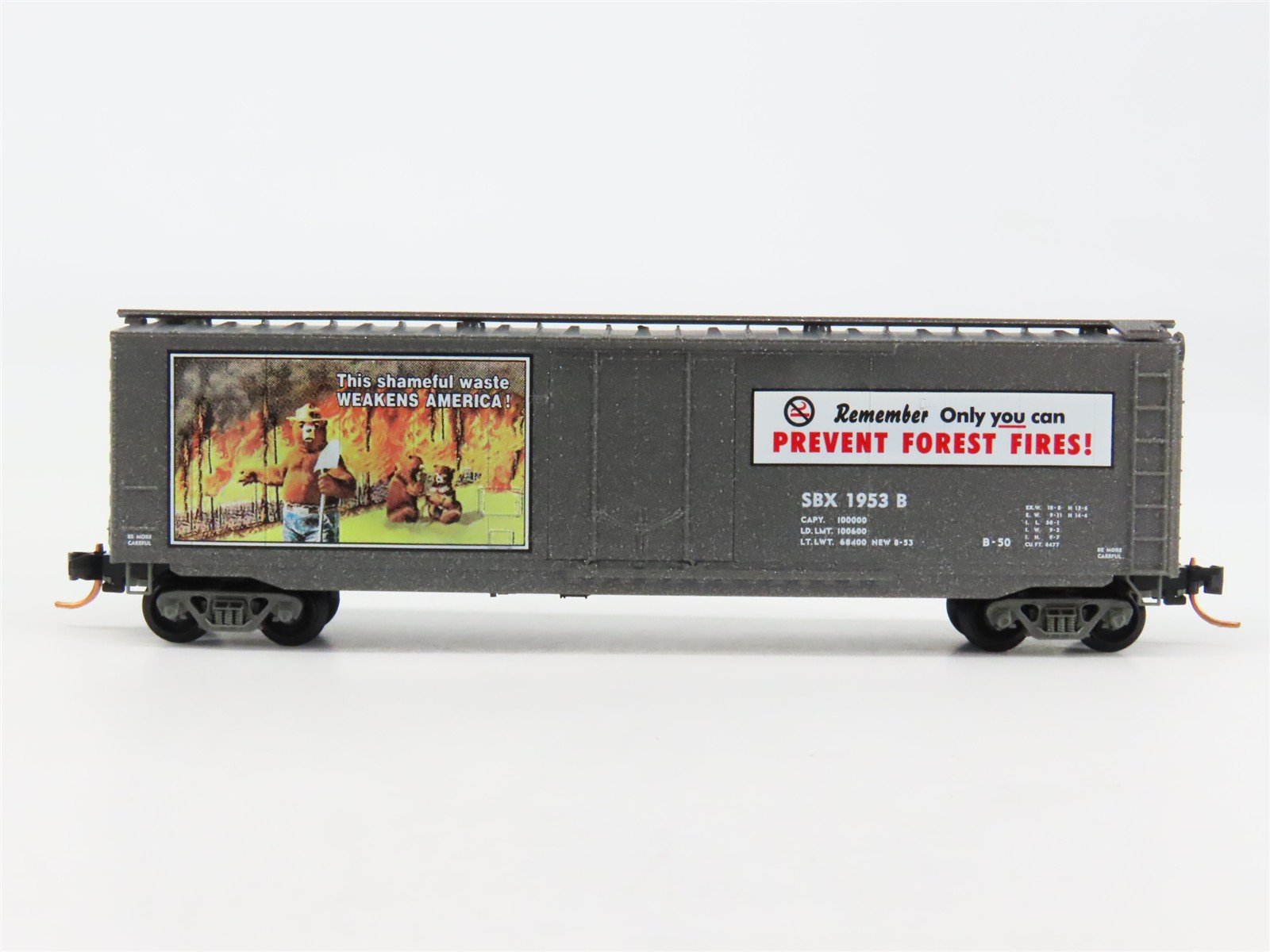 N Scale Micro-Trains 03200403 SBX Smokey Bear 50' Plug Door Box Car 1953 B RTR