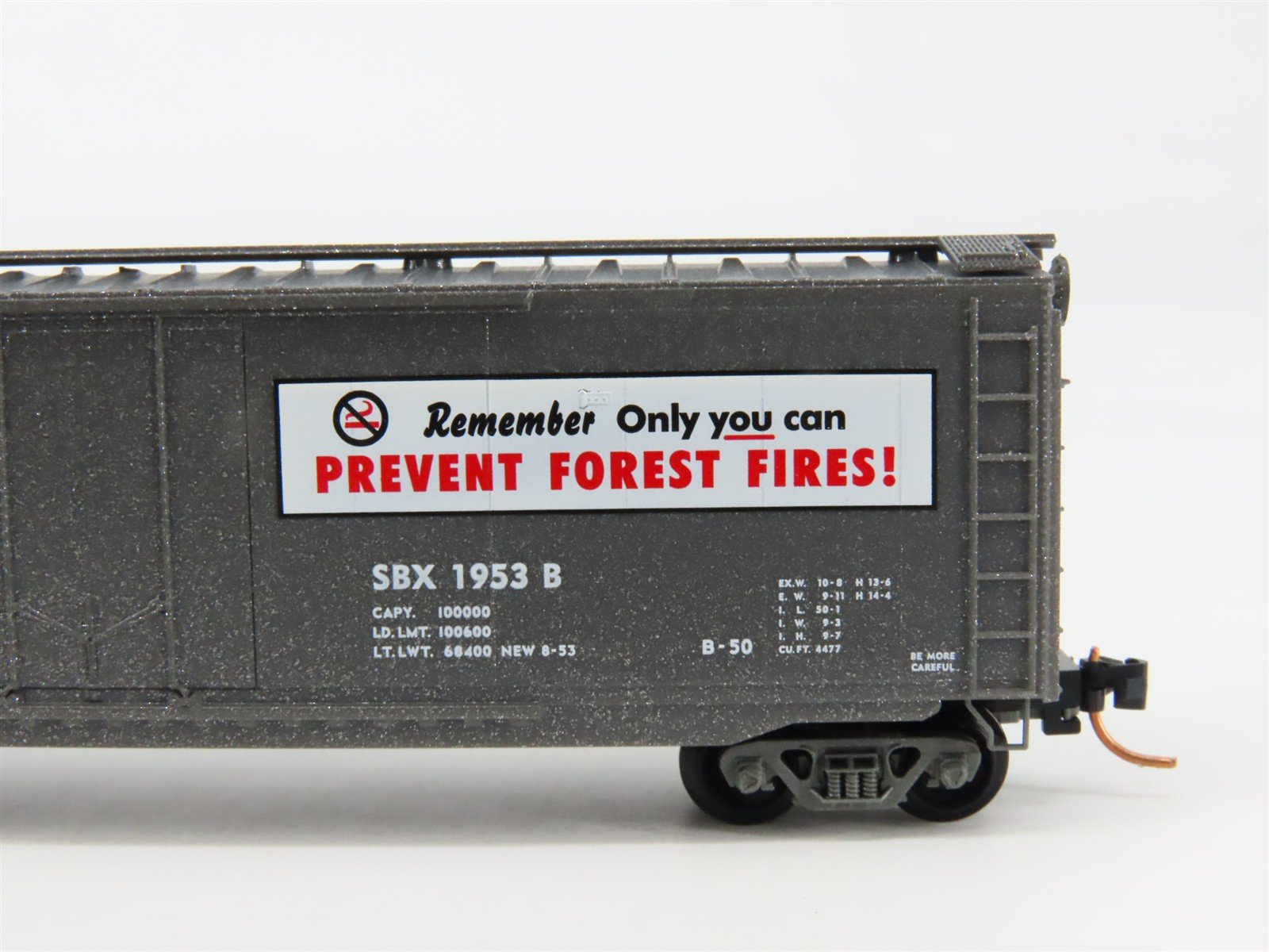 N Scale Micro-Trains 03200403 SBX Smokey Bear 50' Plug Door Box Car 1953 B RTR