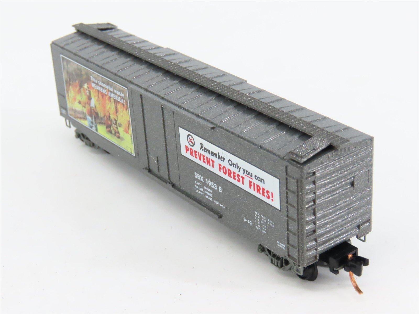 N Scale Micro-Trains 03200403 SBX Smokey Bear 50' Plug Door Box Car 1953 B RTR