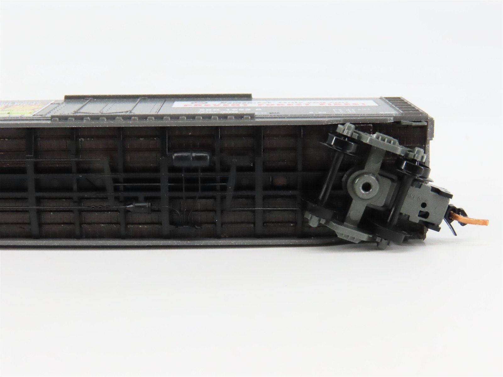 N Scale Micro-Trains 03200403 SBX Smokey Bear 50' Plug Door Box Car 1953 B RTR