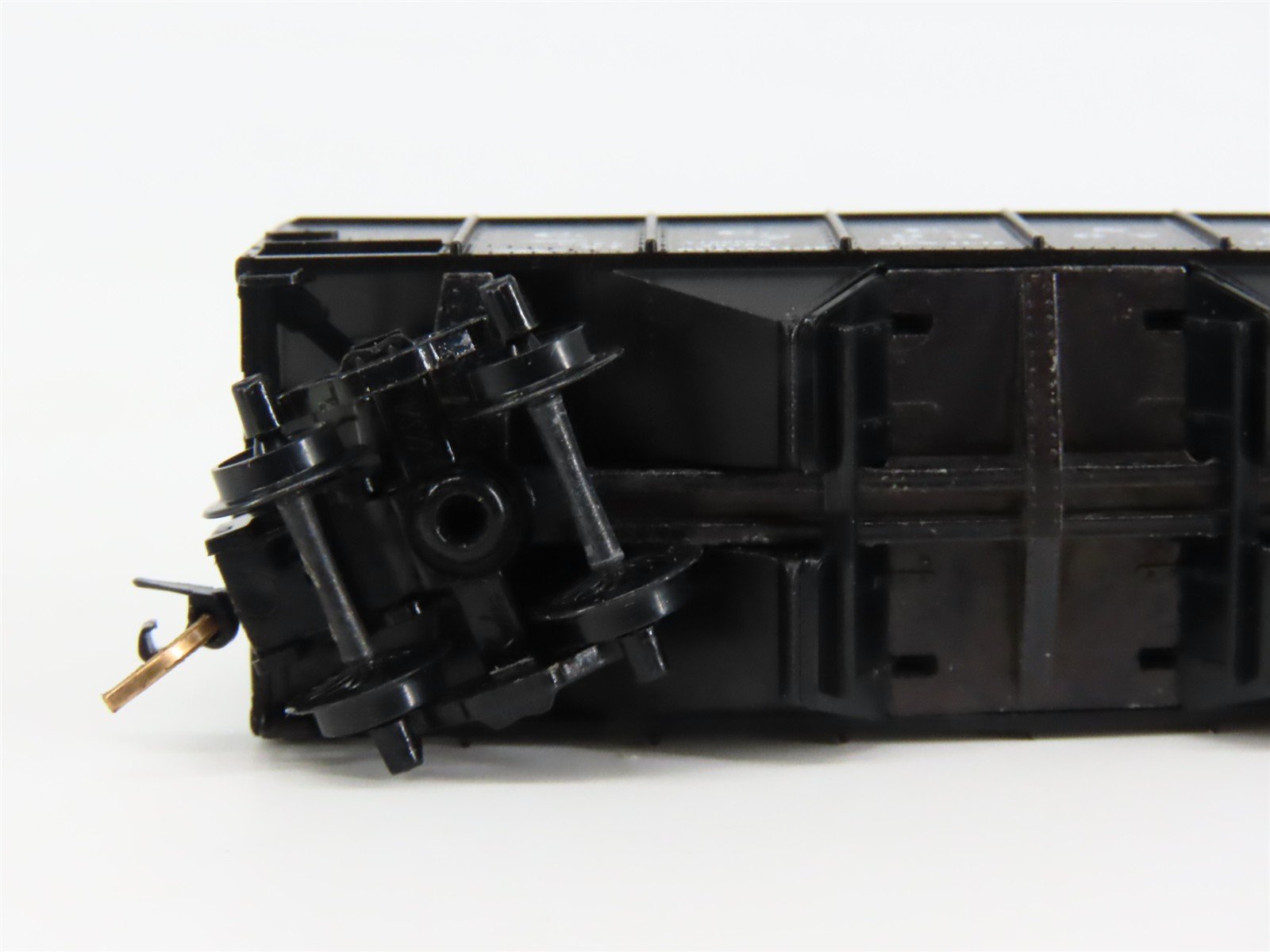 N Scale Micro-Trains 56160 CCC&StL New York Central 33' 2-Bay Hopper 79367 RTR