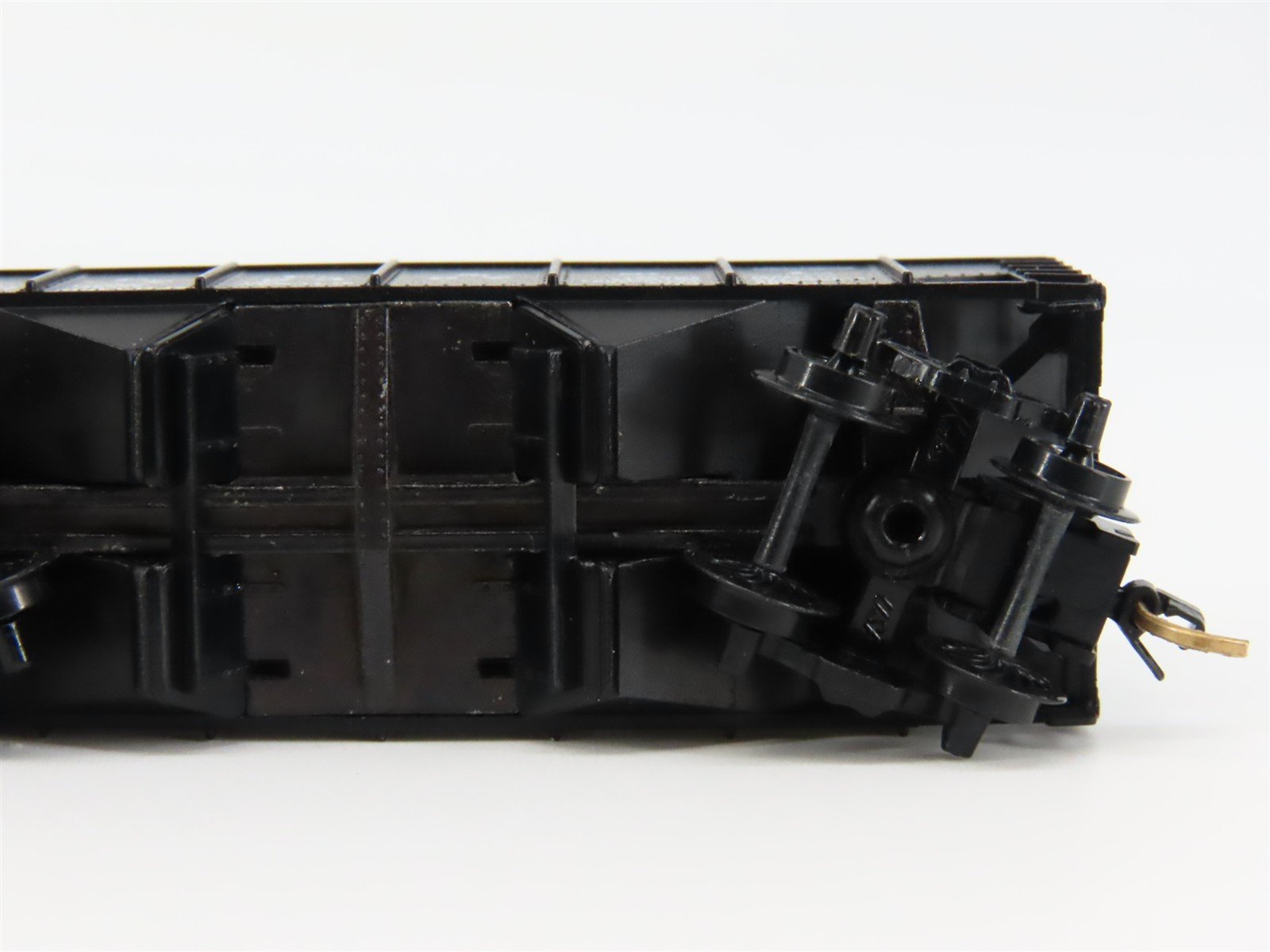 N Scale Micro-Trains 56160 CCC&StL New York Central 33' 2-Bay Hopper 79367 RTR