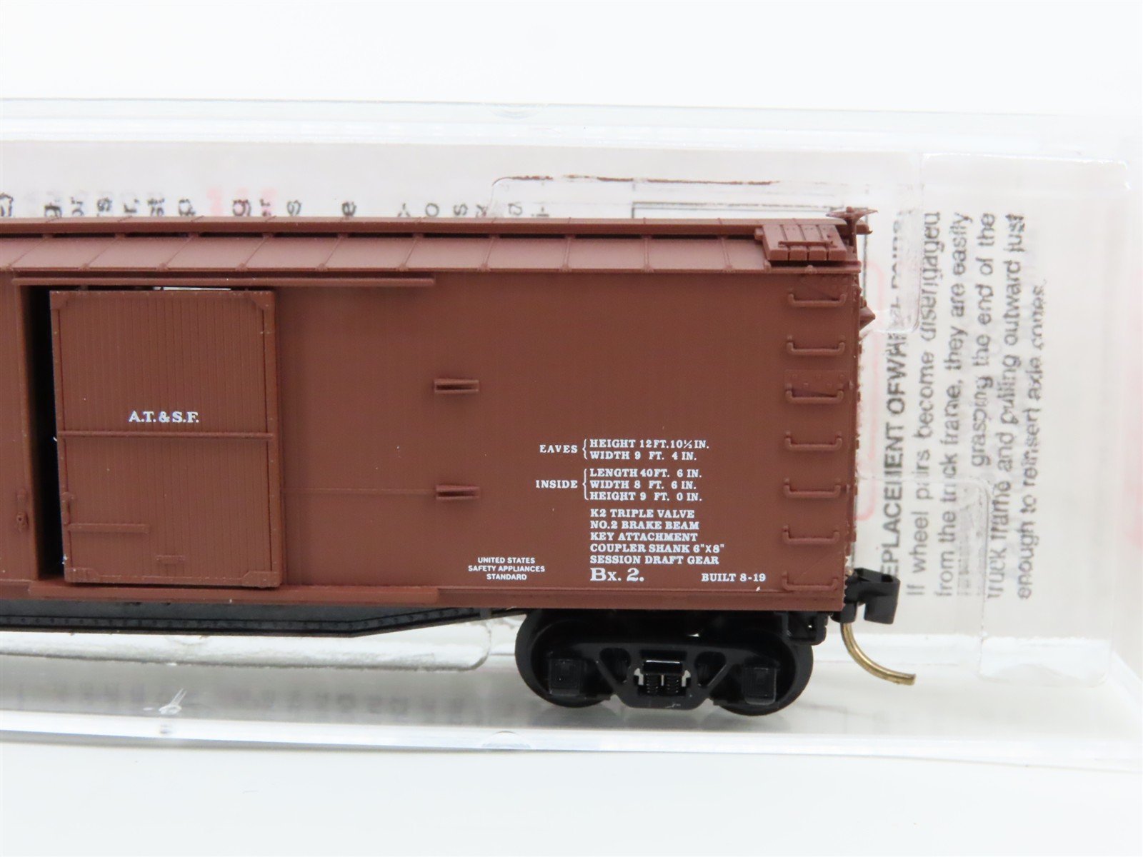 N Scale Micro-Trains 39060 ATSF Santa Fe 40' Box Car 38693 RTR