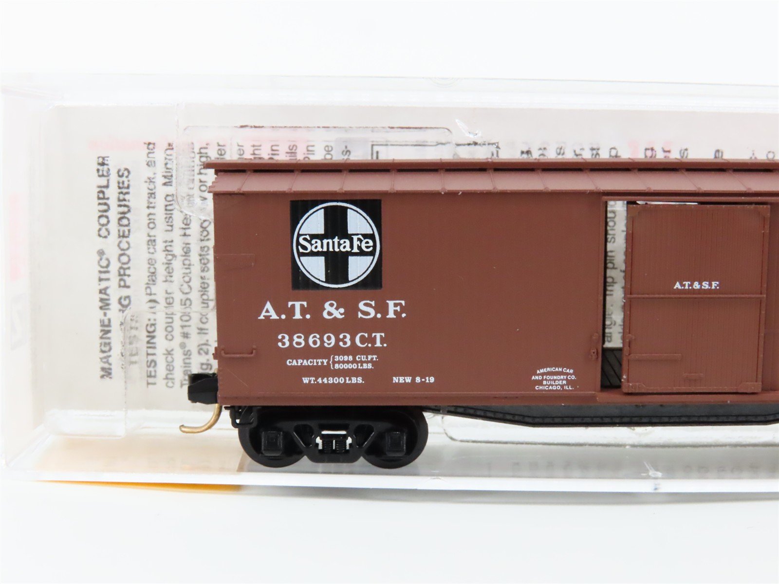 N Scale Micro-Trains 39060 ATSF Santa Fe 40' Box Car 38693 RTR