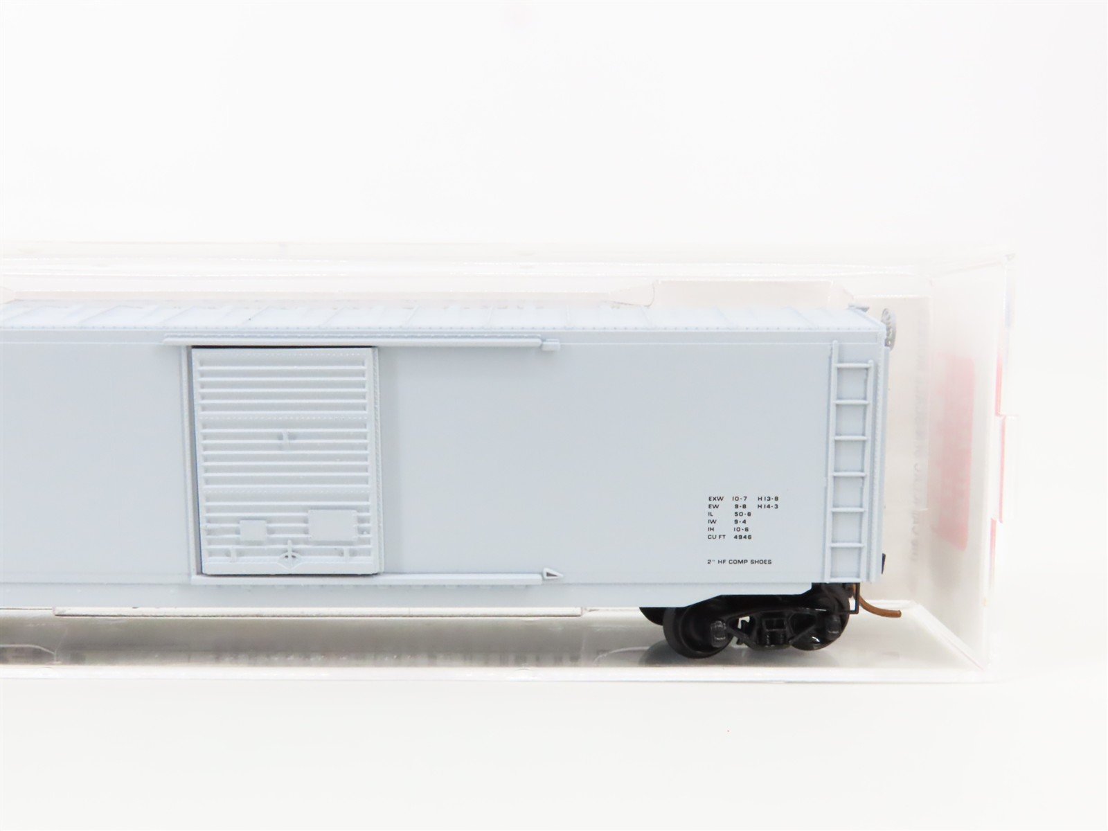 N Scale Micro-Trains 77040 USN United States Navy 50' Box Car 61-05146 RTR