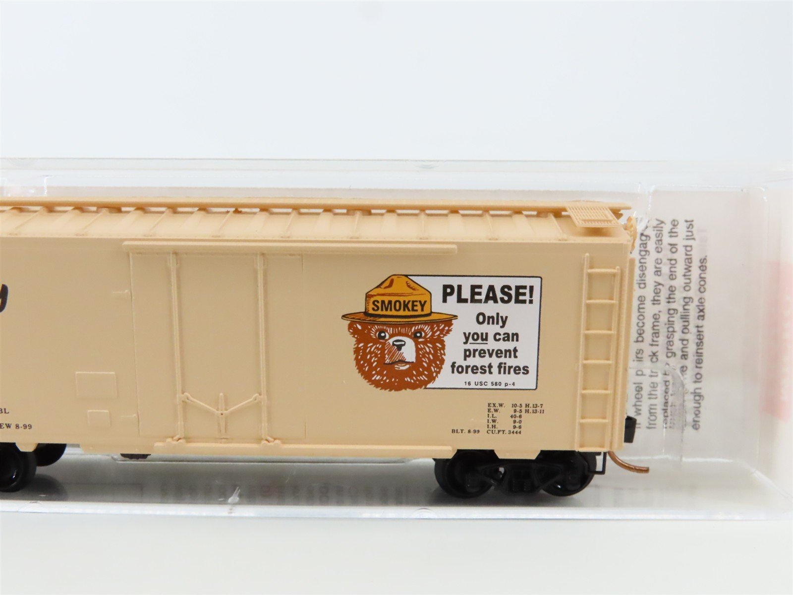 N Scale Micro-Trains 21260 SBX Smokey Bear 40' Plug Door Box Car 1999 RTR