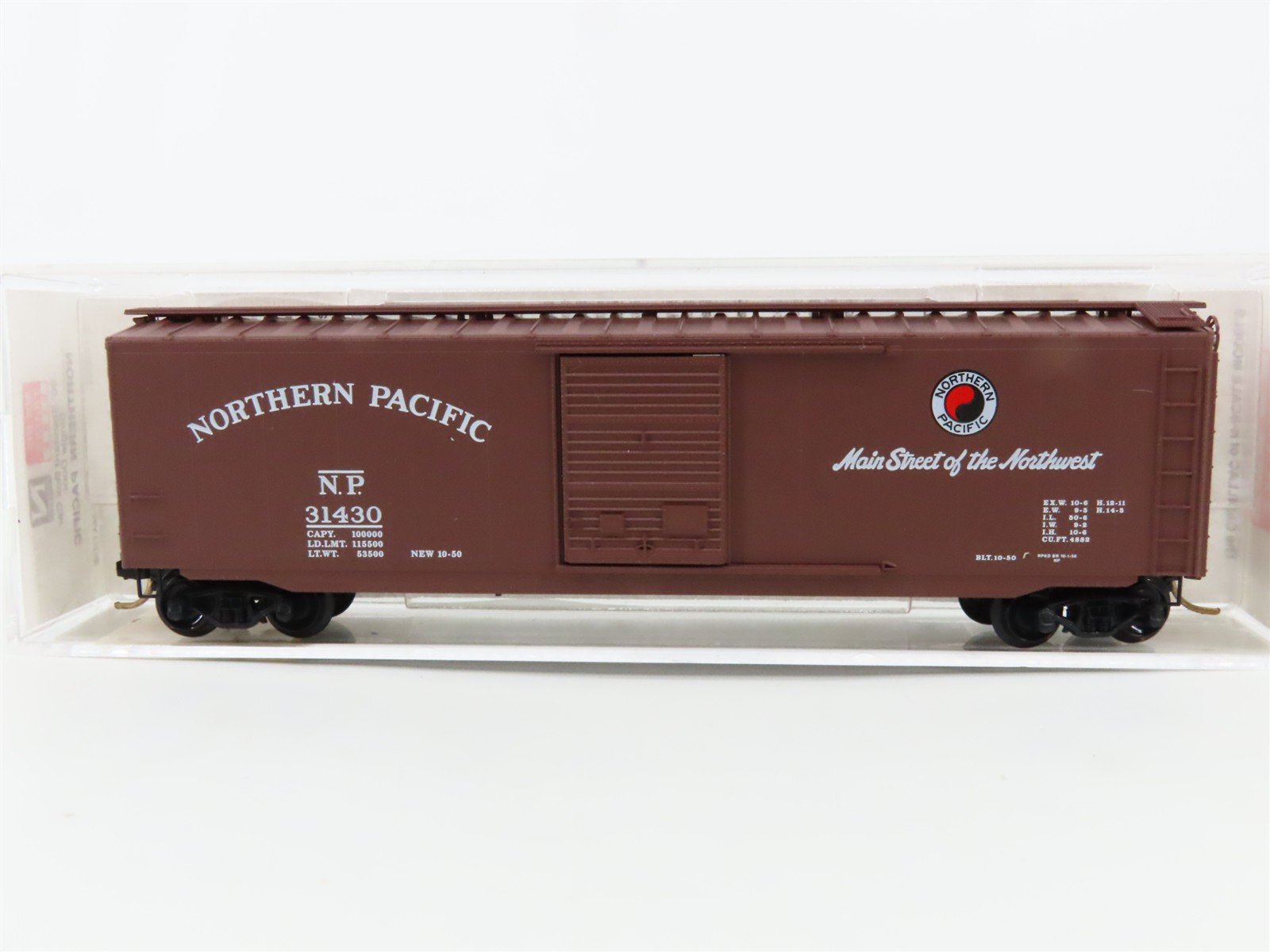 N Scale Micro-Trains 31060 NP Northern Pacific 50' Box Car 31430 RTR