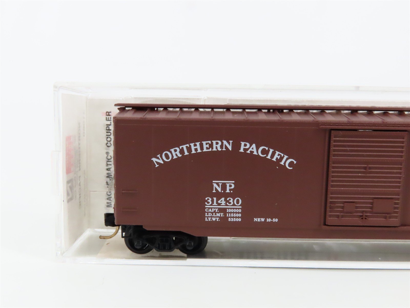 N Scale Micro-Trains 31060 NP Northern Pacific 50' Box Car 31430 RTR