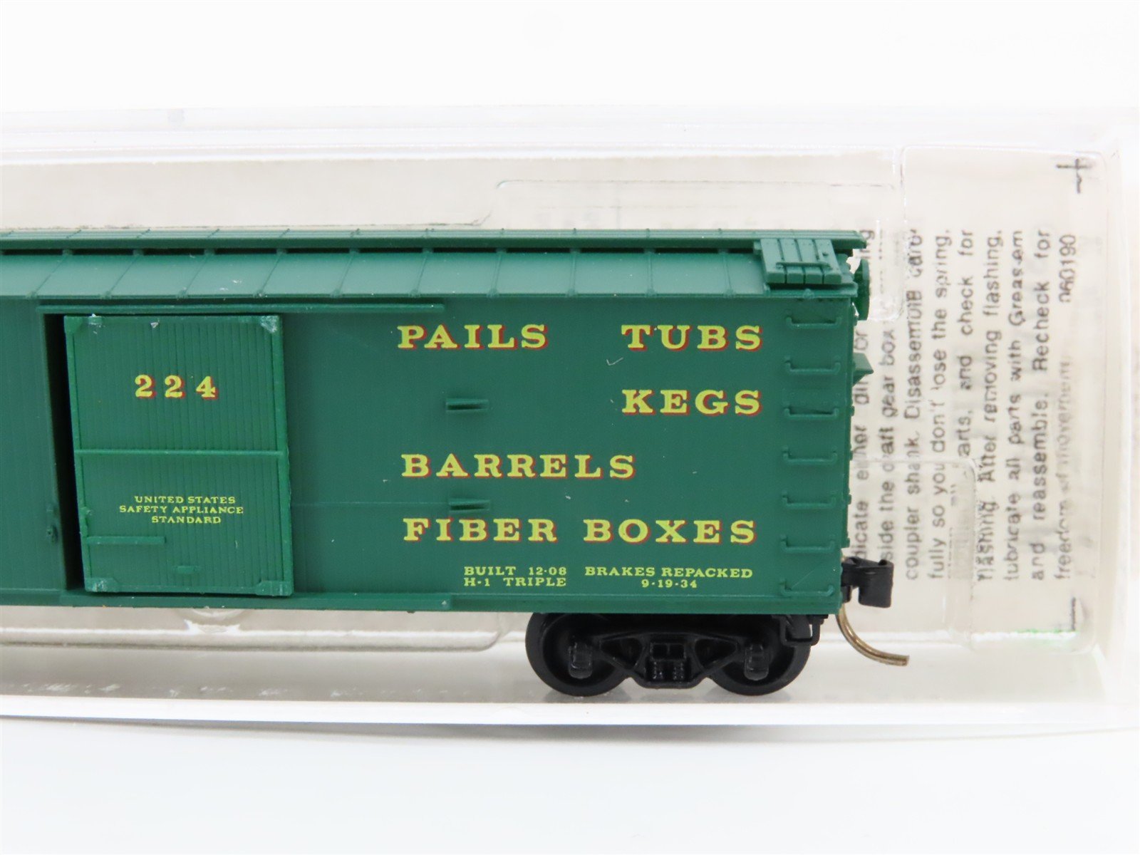 N Scale Micro-Trains 42040 Menasha Woodenware Co 40' Box Car 224 RTR
