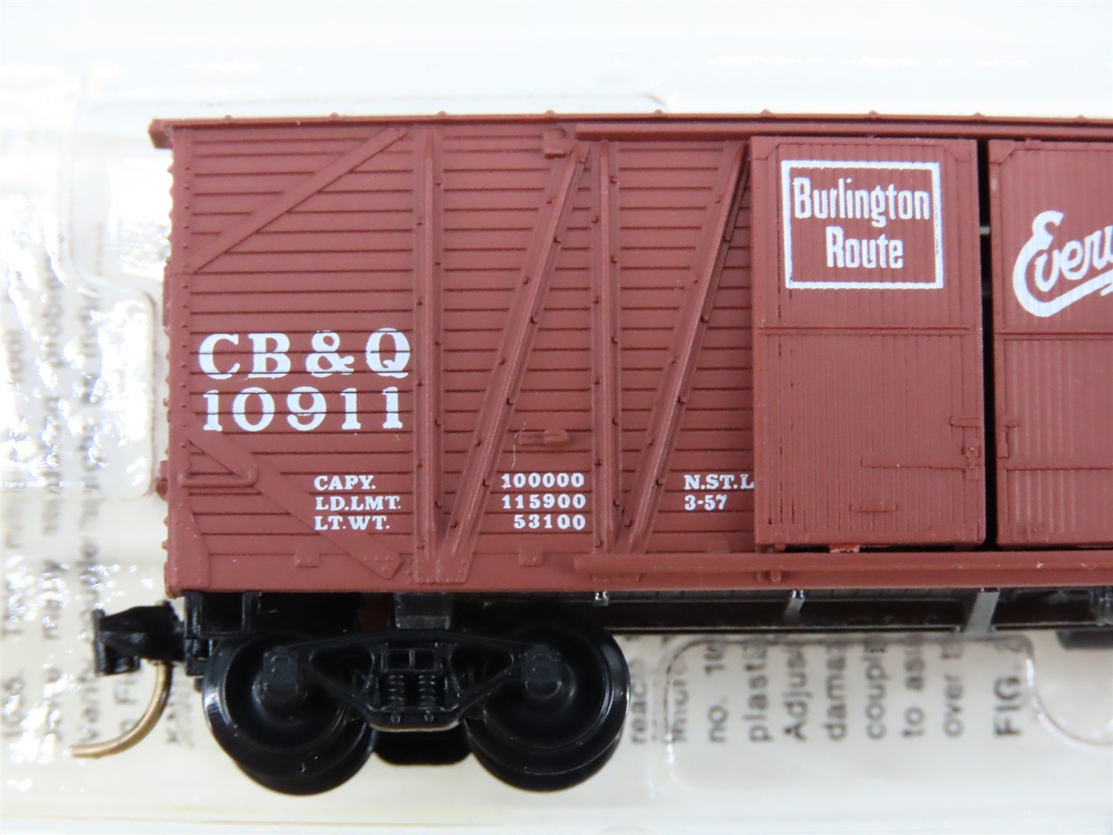 N Scale Micro-Trains 29060 CB&Q Chicago, Burlington & Quincy 40' Box Car RTR