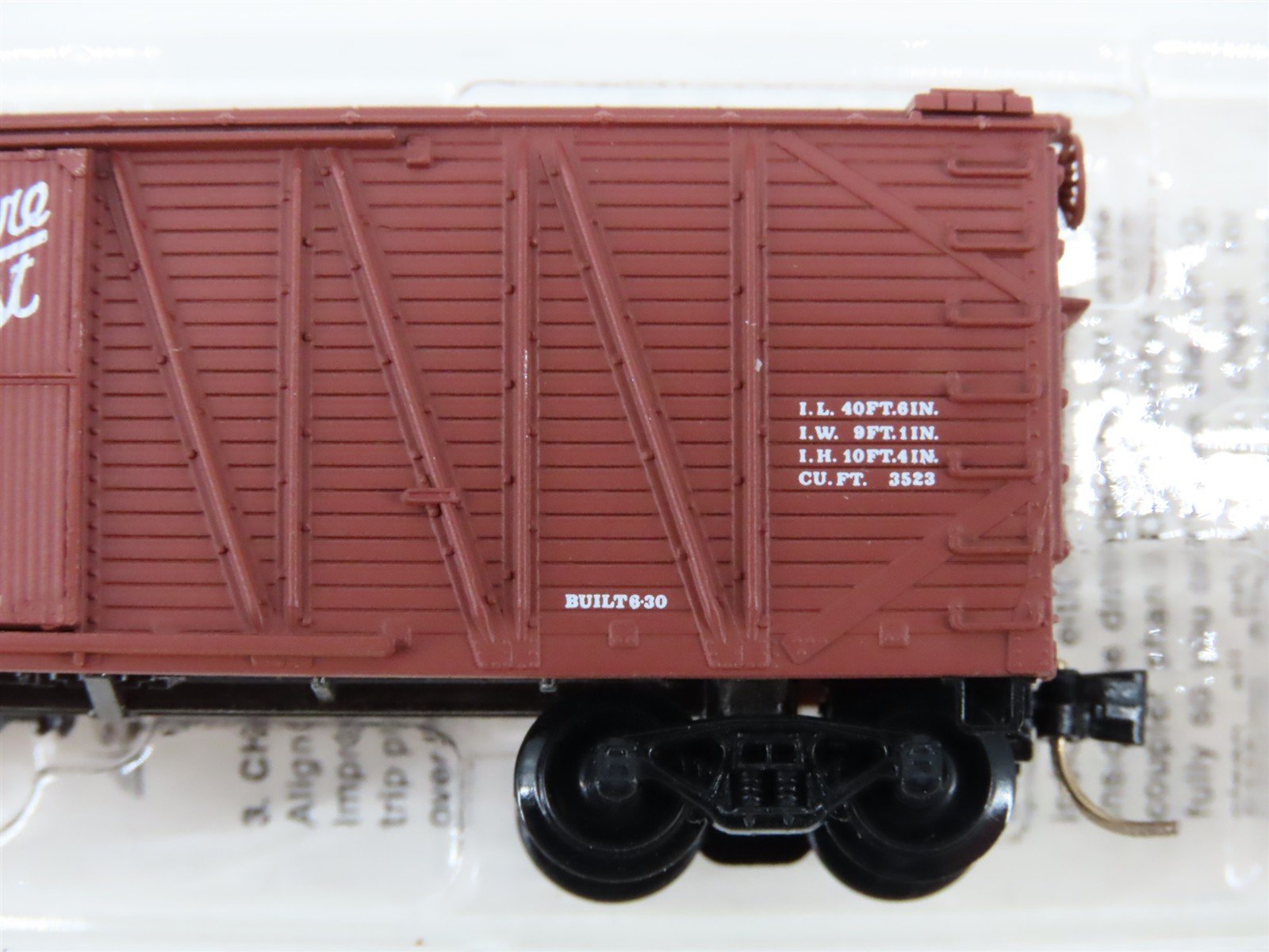 N Scale Micro-Trains 29060 CB&Q Chicago, Burlington & Quincy 40' Box Car RTR