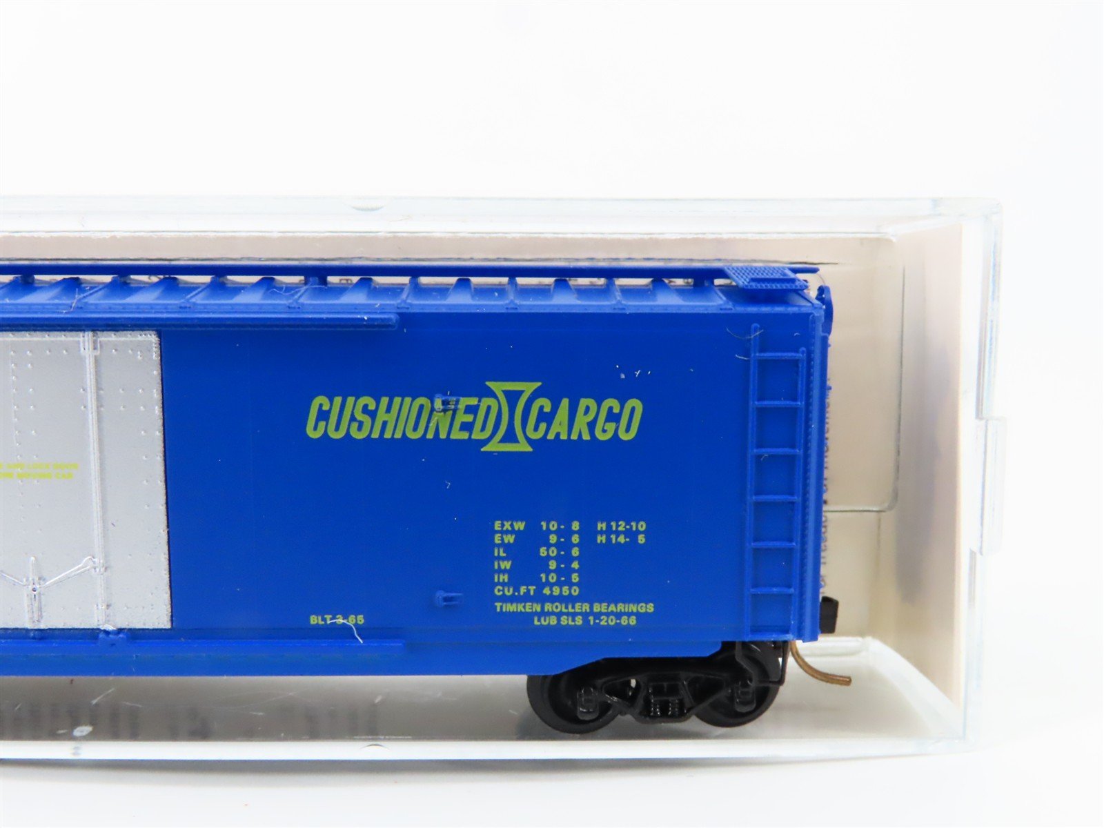 N Scale Micro-Trains 32140 LN Louisville & Nashville 50' Plug Door Box Car RTR