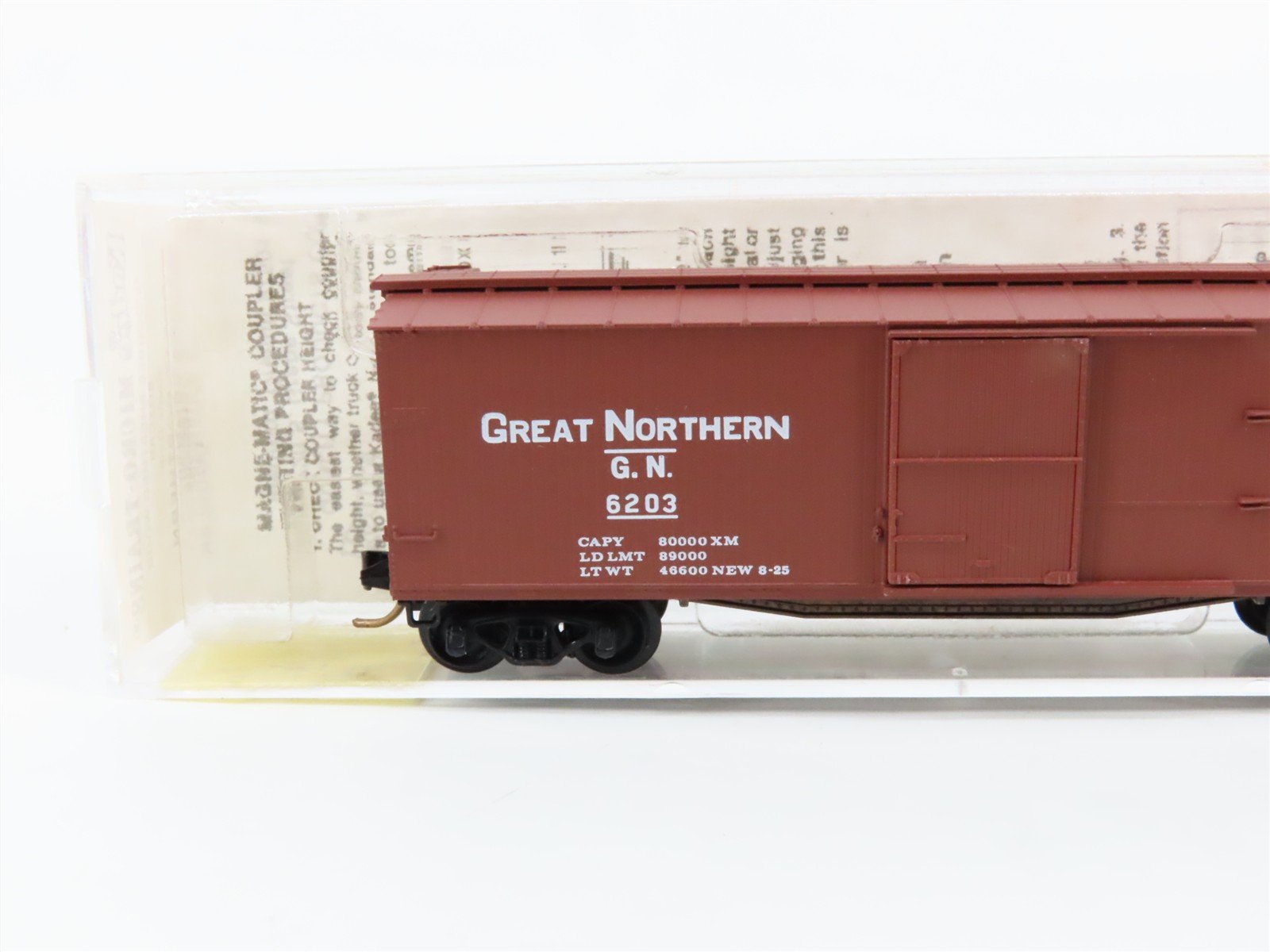 N Scale Micro-Trains 42080 GN Great Northern 40' Box Car 6203 RTR