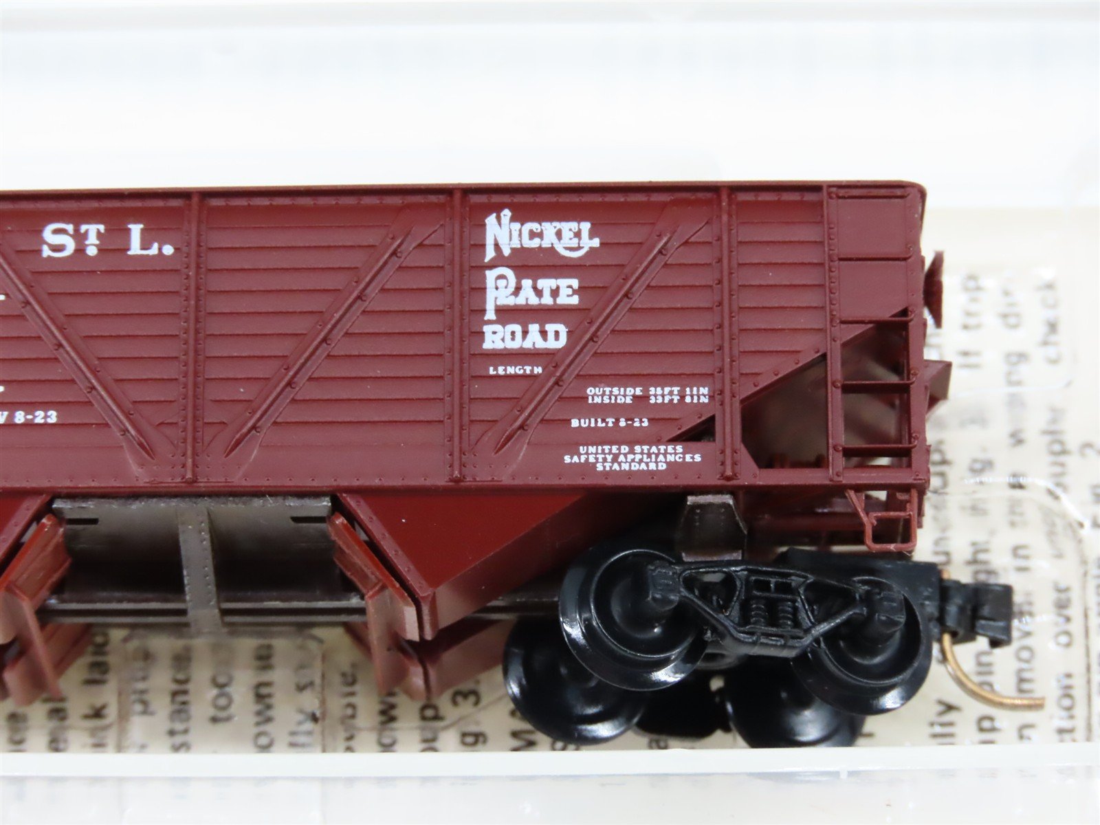 N Scale Micro-Trains 57050 NKP Nickel Plate Road 33' 2-Bay Hopper 31292 RTR