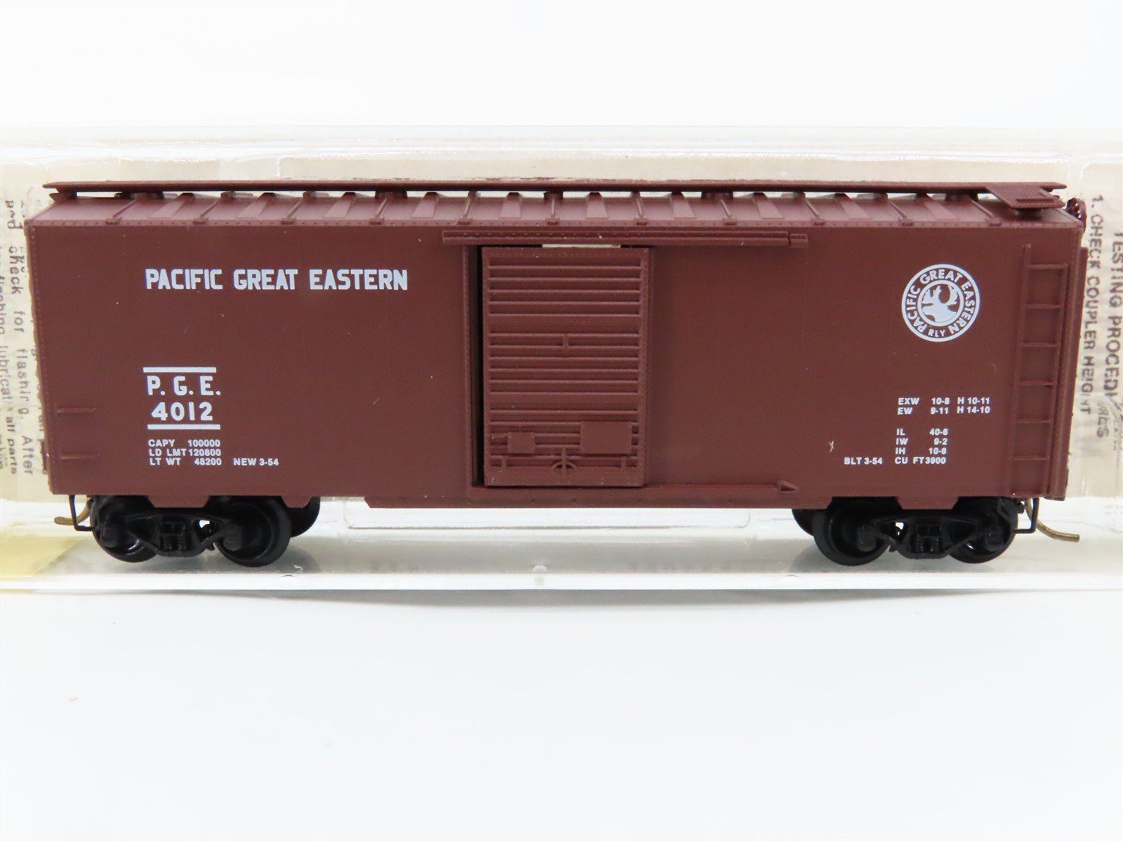 N Scale Micro-Trains 20970 PGE Pacific Great Eastern 40' Box Car 4012 RTR