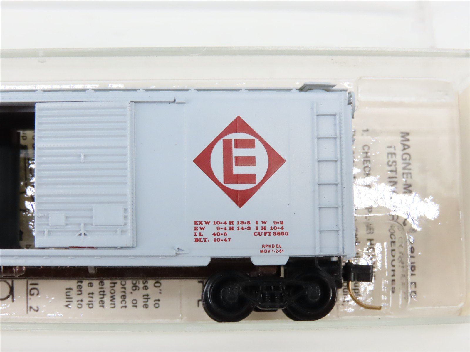N Scale Micro-Trains 20360 EL Erie Lackawanna 40' Box Car 90684 RTR