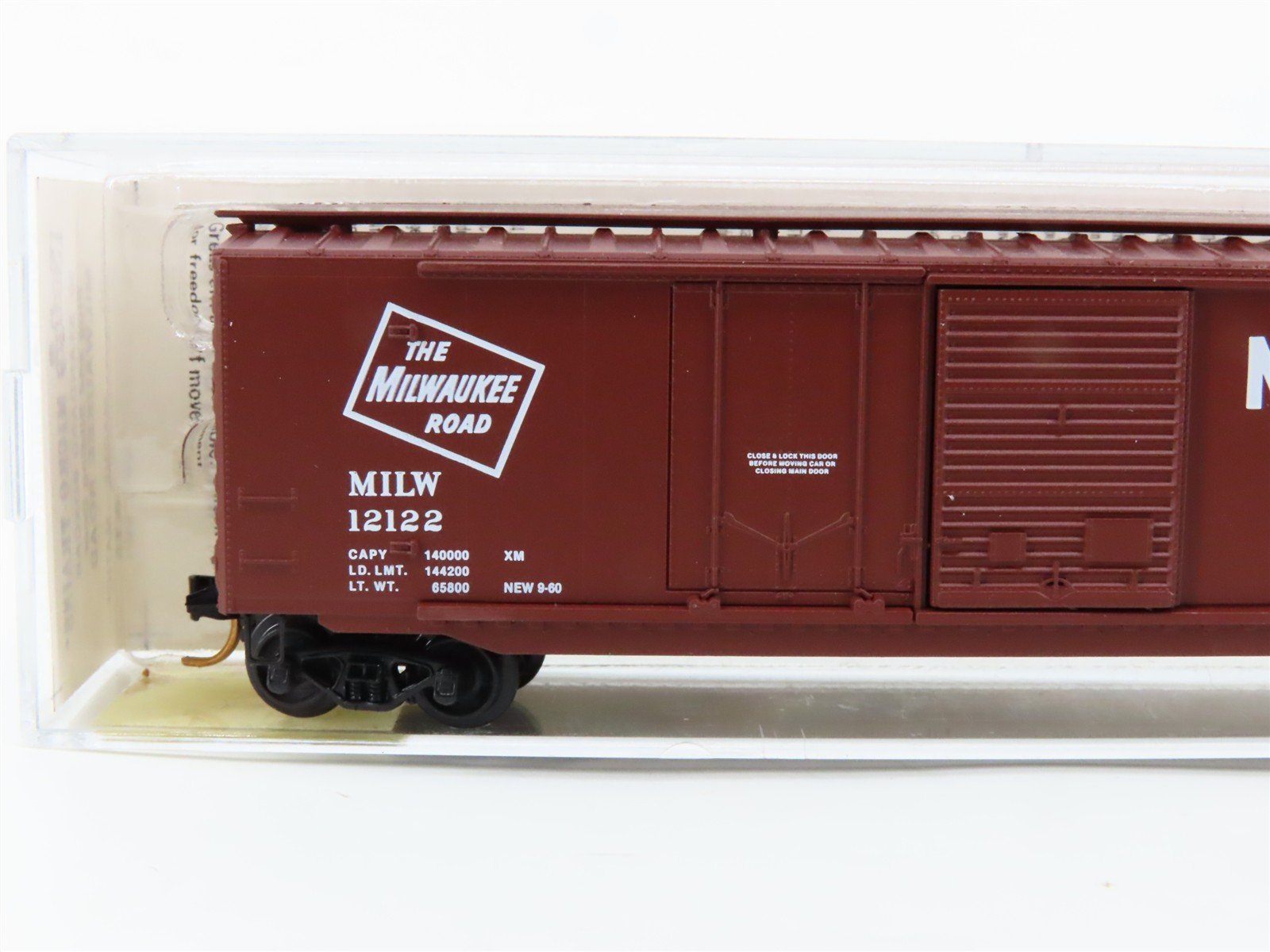 N Scale Micro-Trains 33100 Milwaukee Road 50' Plug and Sliding Door Box Car RTR