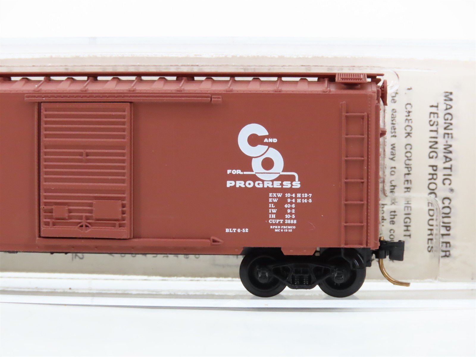 N Scale Micro-Trains 20440 C&O Chesapeake & Ohio 40' Box Car 18499 RTR