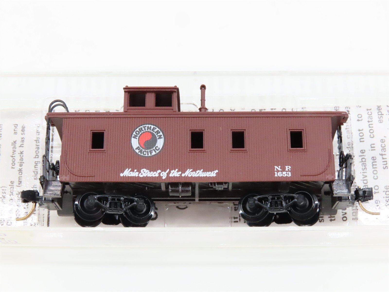 N Scale Micro-Trains 51050 NP Northern Pacific 34' Wood-Sheathed Caboose RTR