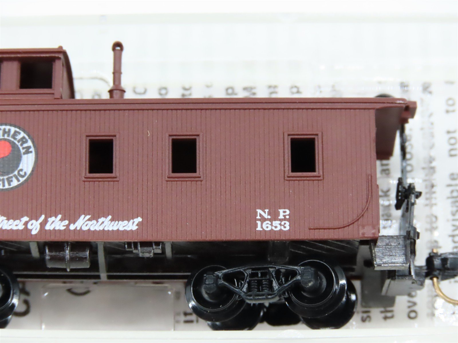 N Scale Micro-Trains 51050 NP Northern Pacific 34' Wood-Sheathed Caboose RTR