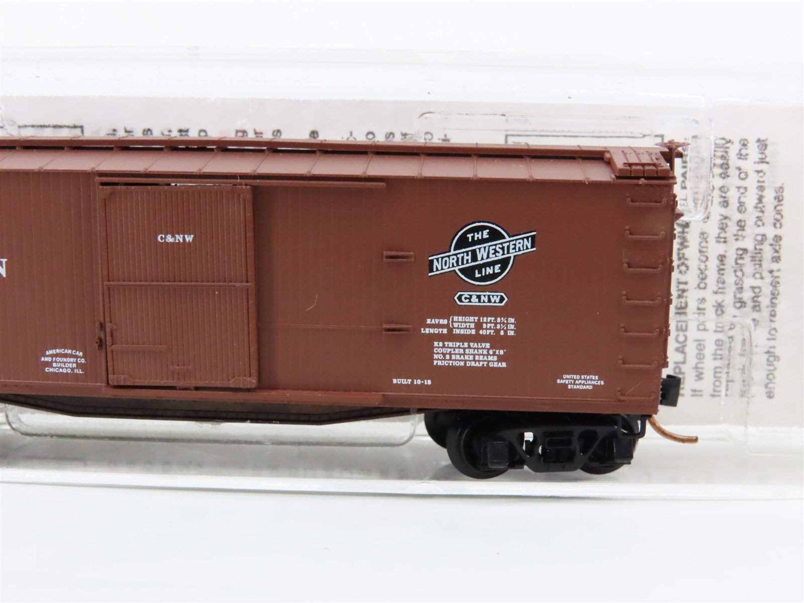N Scale Micro-Trains 39160 C&NW Chicago & North Western 40' Box Car 142200 RTR