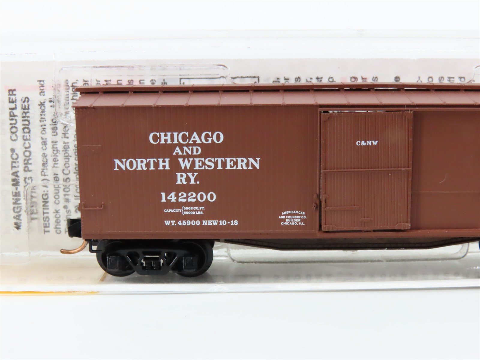 N Scale Micro-Trains 39160 C&NW Chicago & North Western 40' Box Car 142200 RTR