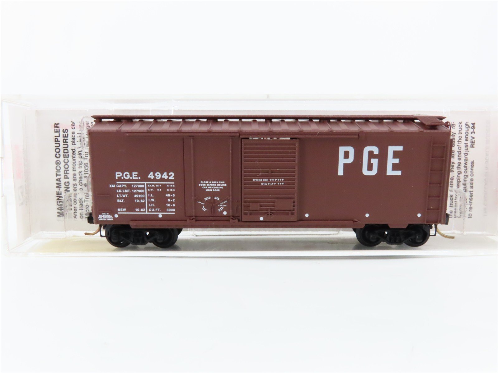 N Scale Micro-Trains 22070 PGE Pacific Great Eastern 40' Box Car 4942 RTR
