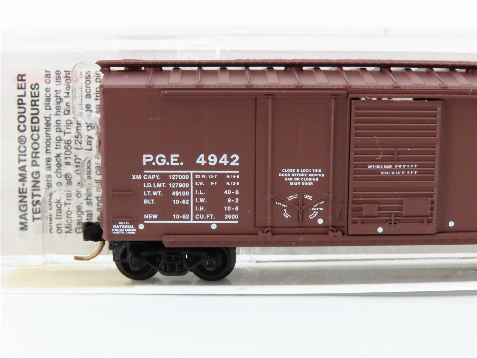N Scale Micro-Trains 22070 PGE Pacific Great Eastern 40' Box Car 4942 RTR
