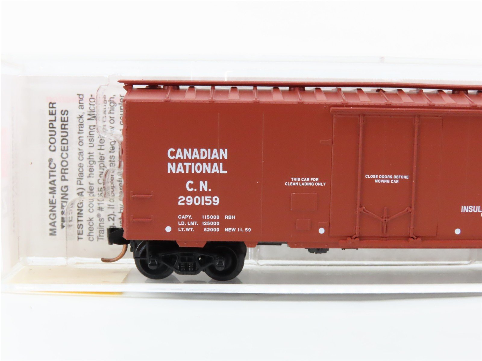 N Scale Micro-Trains 21120 CN Canadian National 40' Plug Door Box Car 290159 RTR