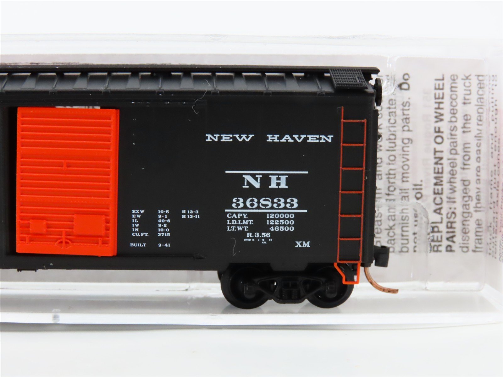 N Scale Micro-Trains 20556 NH New Haven 40' Box Car 36833 RTR