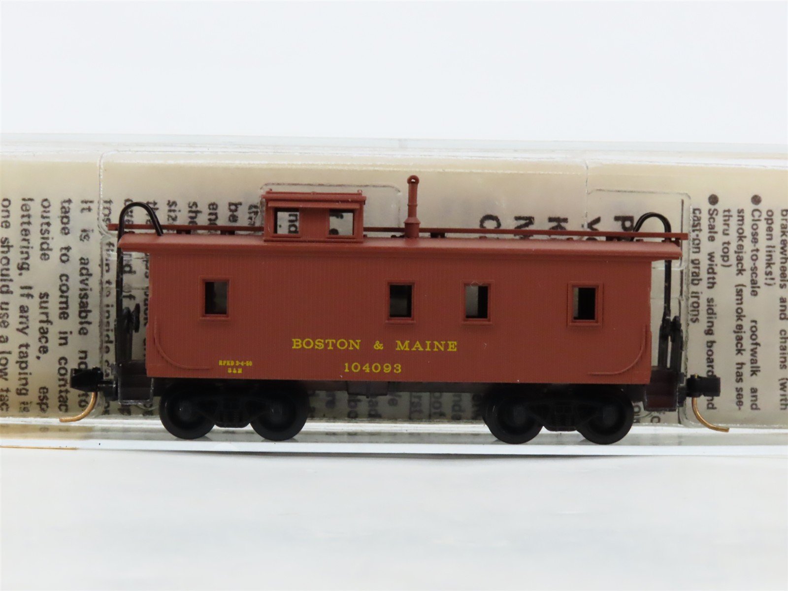 N Scale Micro-Trains 50140 B&M Boston & Maine 34' Wood Sheathed Caboose RTR