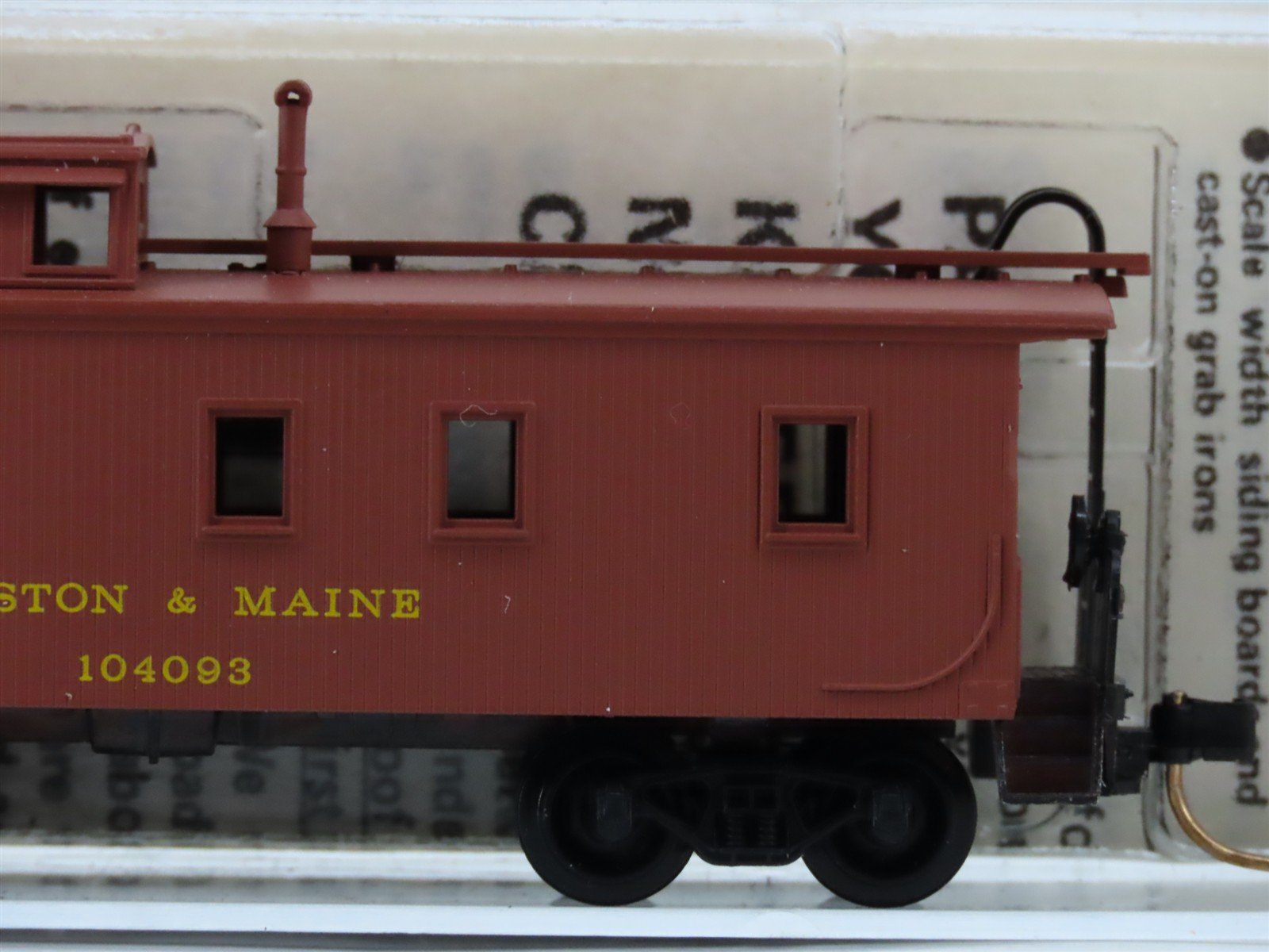 N Scale Micro-Trains 50140 B&M Boston & Maine 34' Wood Sheathed Caboose RTR