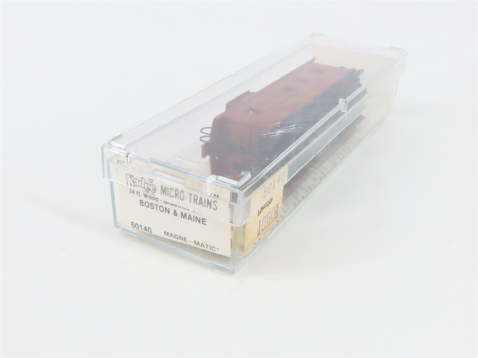 N Scale Micro-Trains 50140 B&M Boston & Maine 34' Wood Sheathed Caboose RTR