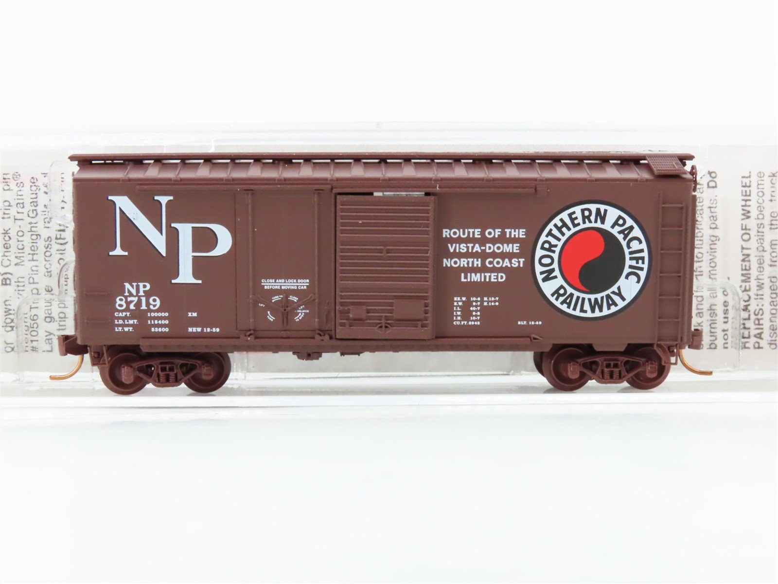N Scale Micro-Trains 22040 NP Northern Pacific 40' Box Car 8719 RTR