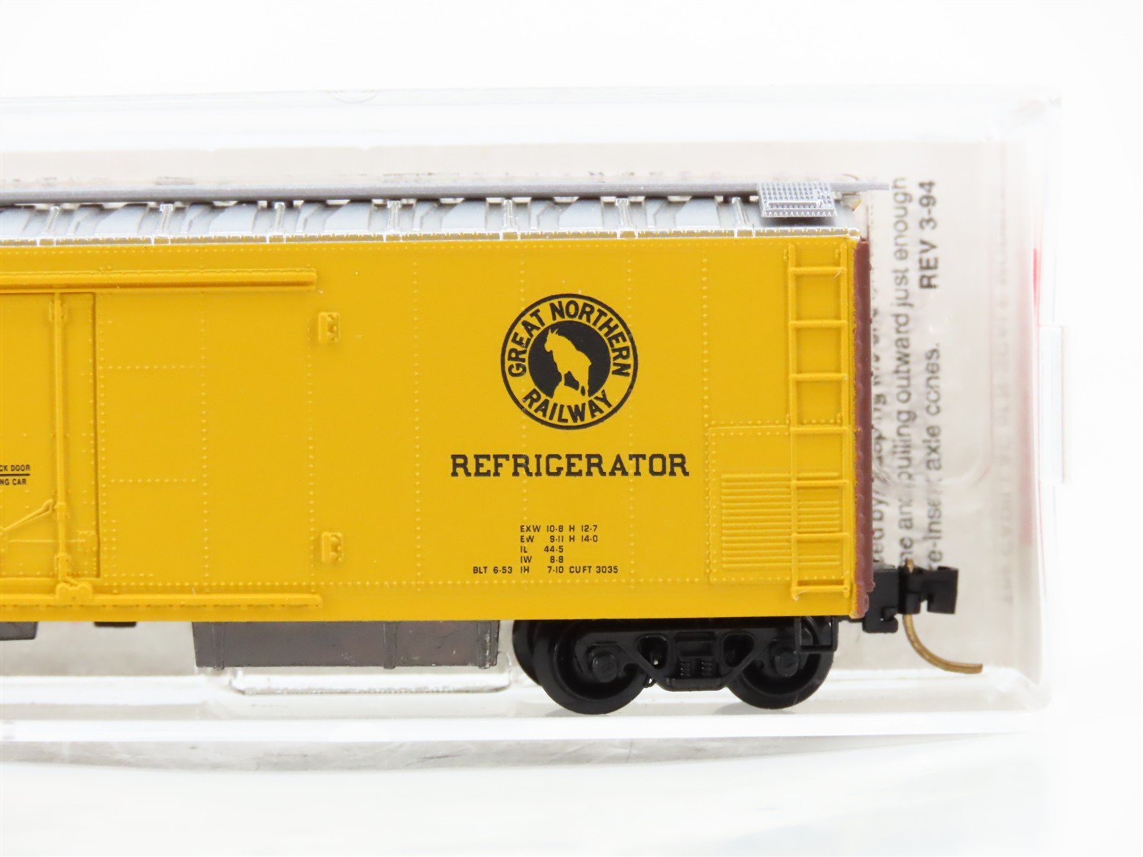 N Scale Micro-Trains 69010/1 Western Fruit Express 51' Mechanical Reefer RTR