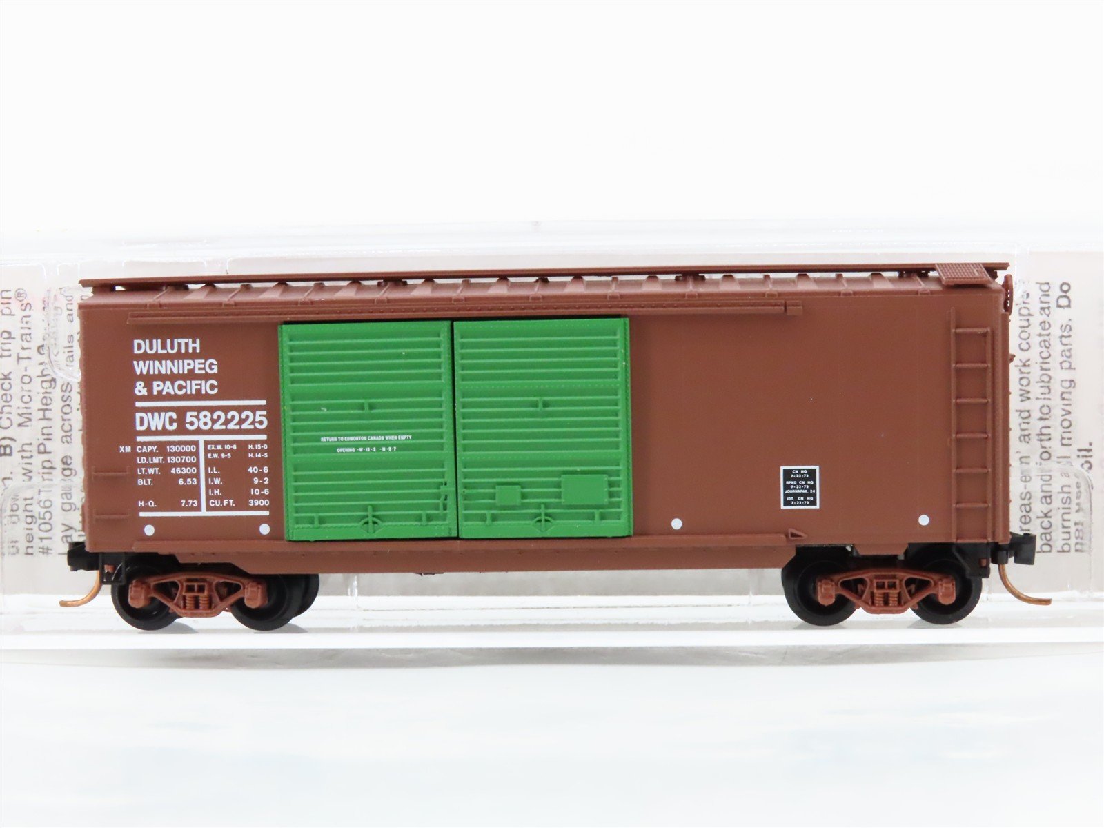 N Scale Micro-Trains 23260 DWC Duluth, Winnipeg & Pacific 40' Box Car 582225 RTR